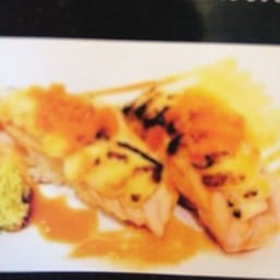 ซูชิแซลม่อนชีสรนไฟ