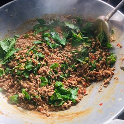 กระเพราหมูสับ