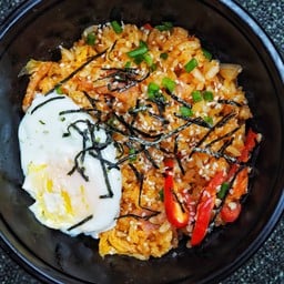 ข้าวผัดกิมจิแฮมรมควันไข่ออนเซ็น