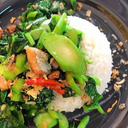 ข้าวคะน้าปลาเค็ม