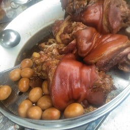ข้าวมันไก่ ข้าวขาหมู ต้มเลือดหมู หน้าวัดเเหลมทอง