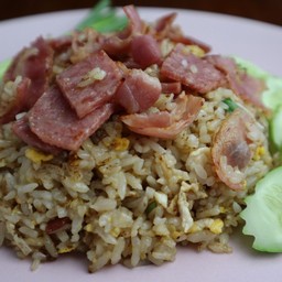 ข้าวผัดแฮมเบคอน