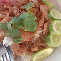 หมูทอดกระเทียมพริกไทย