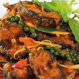 ข้าวผัดเผ็ดปลาดุก