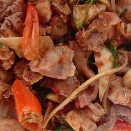 ผัดเผ็ดไก่บ้านราดข้าว