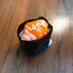 ซูชิแซลมอนซอสกิมจิ