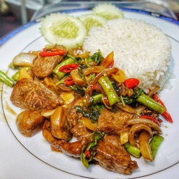 ข้าวกระเพราเนื้ออสเตรเลียลายหินอ่อน