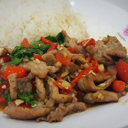 ข้าวกระเพราหมูชิ้น