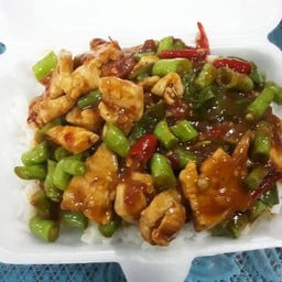 ผัดพริกแกงไก่ราดข้าว