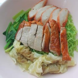 บะหมี่หยกเป็ดย่าง+หมูเเดง+เกี๊ยว