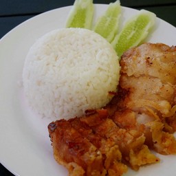 ข้าวหมูกรอบทอดน้ำปลา