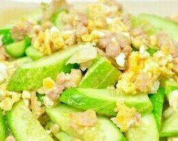 ข้าวแตงกวาผัดไข่ใส่หมูหมัก