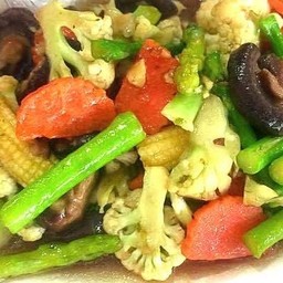 ผัดผักรวมมิตร มังสวิรัติเป็นกับข้าว