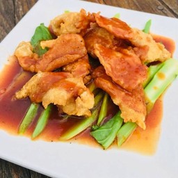 I06-ไก่กรอบน้ำแดง