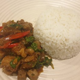 ข้าวราดกะเพราเนื้อริบอาย