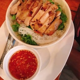 เส้นหมี่ไก่ย่าง