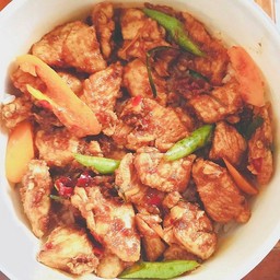 ผัดพริกแกงแดงไก่ รสจัด