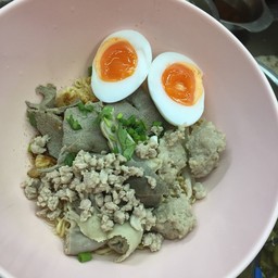 ก๋วยเตี๋ยวหมูเครื่องใน