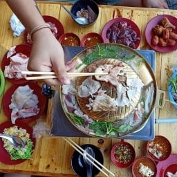 กัสจัง หมูย่างกระทะทอง  แหลมฉบัง