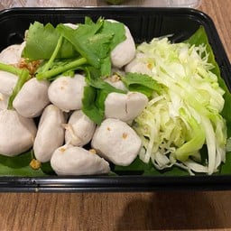 ลูกชิ้นหมูลวกจิ้ม