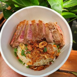 ข้าวผัดกระเทียมเนื้อเสือย่าง