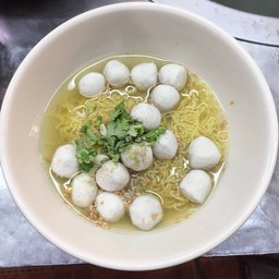 ก๋วยเตี๋ยวลูกชิ้นหมู