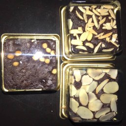 บราวนี่เจ๊วรรณ (เค้กไข่ ขนมเปี๊ยะ ไส้กรอกอีสาน หมูแดดเดียว)