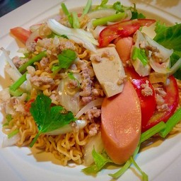 ยำมาม่าหมูสับ