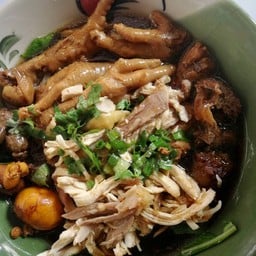 ก๋วยเตี๋ยวไก่มะระแม่อารี ลาดพร้าว 64 แยก 4