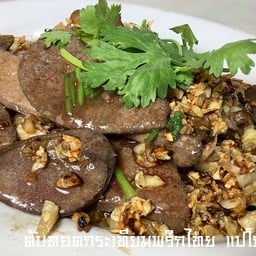 หมู,ไก่,เครื่องในหมู ทอดกระเทียมพริกไทย