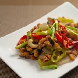 เนื้อปลาช่อนคั่วแห้งผัดเม็ดม่วงหิมพานต์