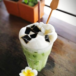 ชาเขียวนมสดทรงเครื่อง