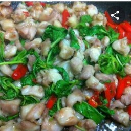 กระเพราเอ็นไก่ราเข้าว