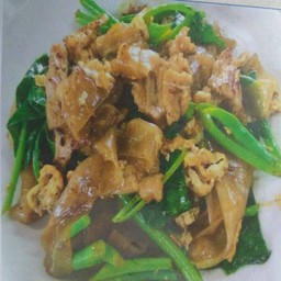 เส้นใหญ่ผัดซีอิ๊ว  ไก่