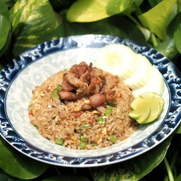 ข้าวผัดเบคอนพริกสด