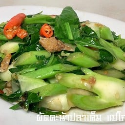 ผัดคะน้าปลาเค็ม