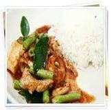 ผัดพริกแกงไก่ราดข้าว