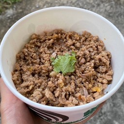 ข้าวเนื้อสับละเอียดกระเทียมหอม (สับเองเมื่อยแขนมาก)