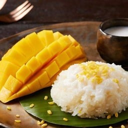 ข้าวเหนียวมะม่วง สองมือแม่ นวลจันทร์