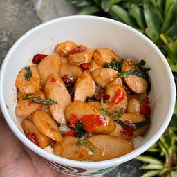 ผัดกะเพราไส้กรอก เนื้อแน่นๆ