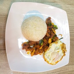 ไก่กรอบผัดพริกแกงราดข้าว