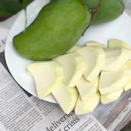 มะม่วงเปรี้ยว กรอบ ซี๊ด! (มันเดือนเก้า หรืออื่นๆตามฤดูกาล)