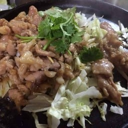 หมูกระทะร้อนsizzing pork on hot plate