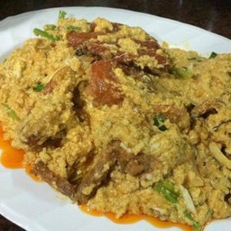 ปูนิ่มผัดผงกระหรี่stir-fried soft crab in curry sauce