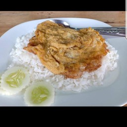 ไข่เจียวหมูสับราดข้าว