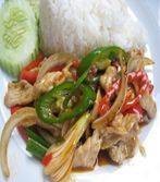 ผัดพริกอ่อนหมูราดข้าว