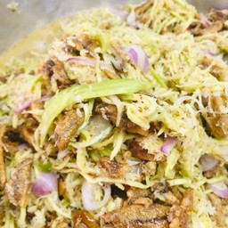 ยำมะม่วงมะพร้าวคั่ว