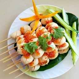 ลูกชิ้นหมูปิ้ง 1 ชุดมี 5 ไม้