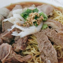 บะหมี่เนื้อตุ๋น