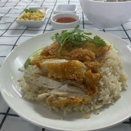 ข้าวมันไก่ทอดพิเศษ